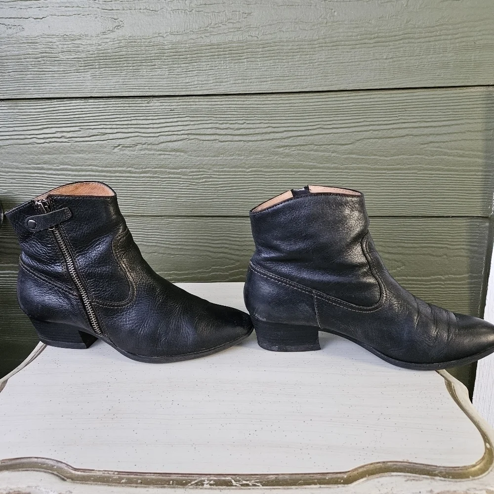 Sofft Padma Western Ankle Booties Black Leather Short Zip Boots Womens Size 8.5M